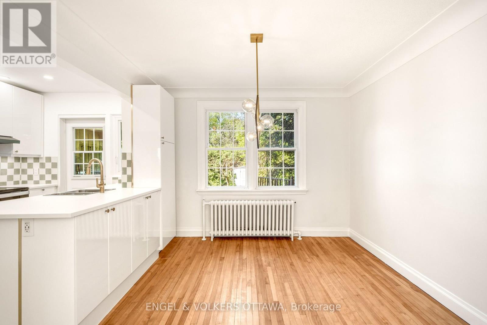 392 PICCADILLY AVENUE N - 12
