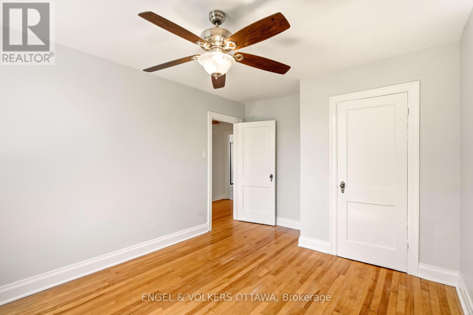 392 PICCADILLY AVENUE N - 23