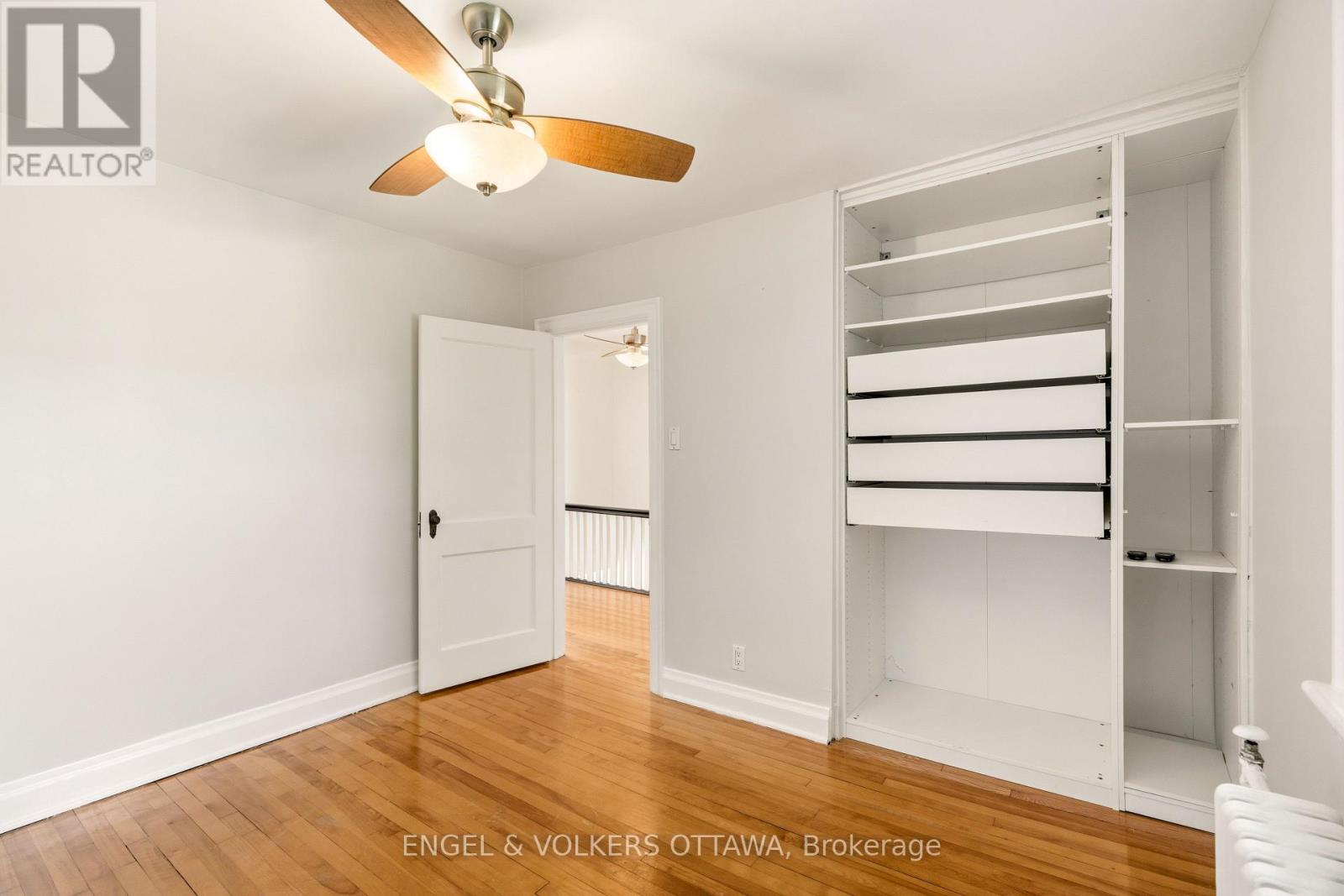 392 PICCADILLY AVENUE N - 26