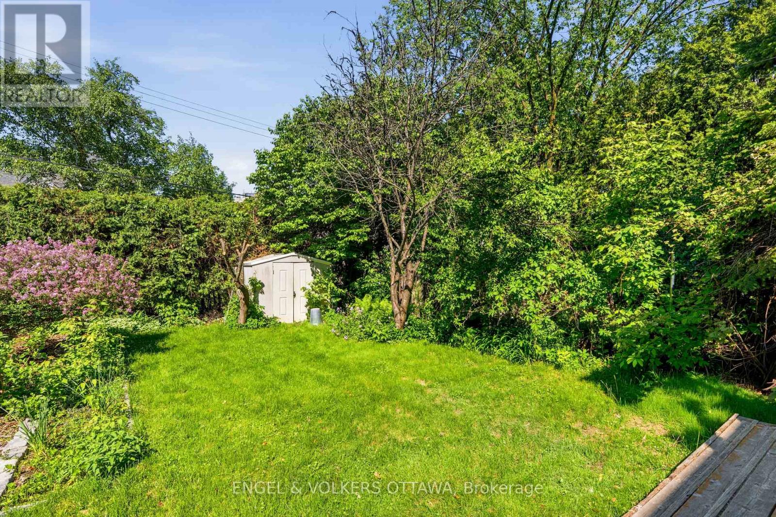 392 PICCADILLY AVENUE N - 43
