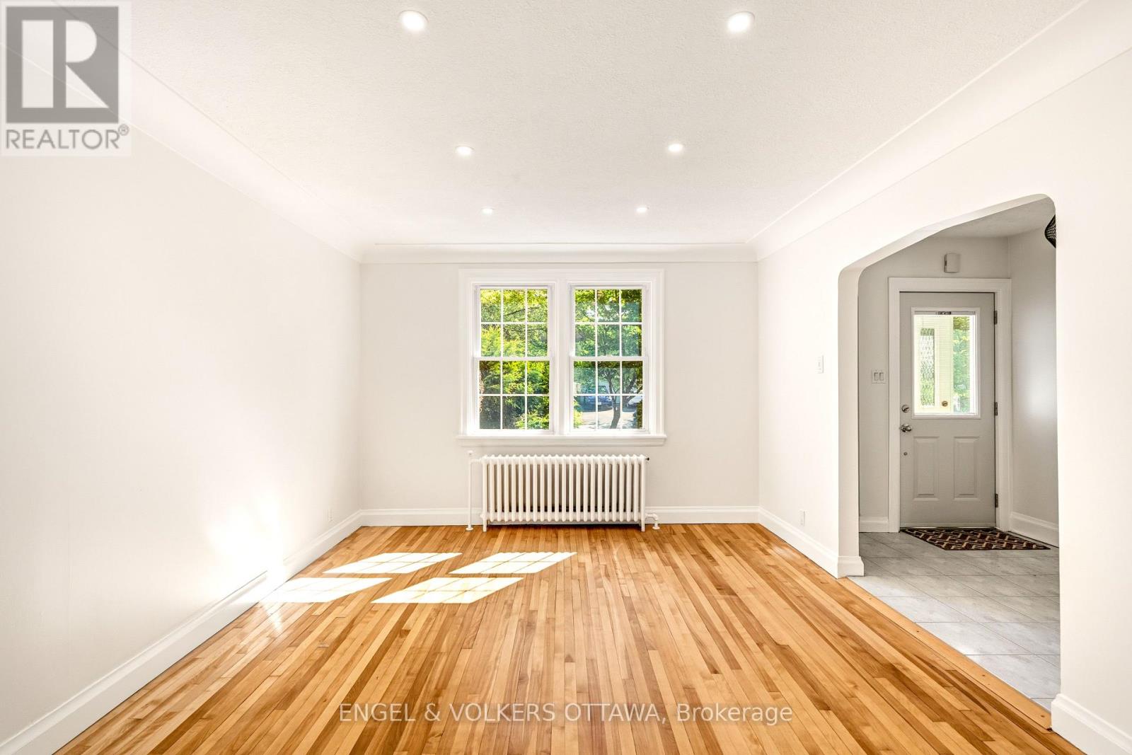 392 PICCADILLY AVENUE N - 9