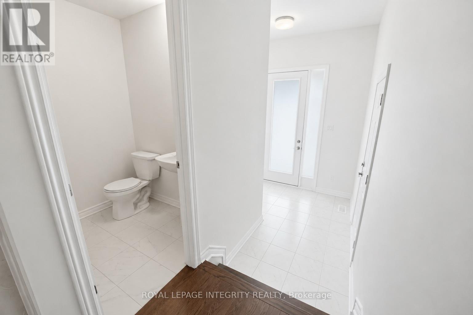 Front Entry with Bath