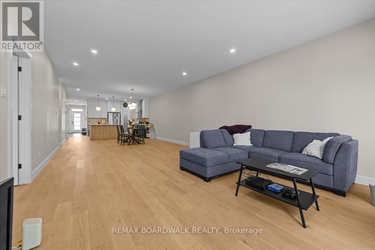 888 CHAPMAN STREET - 12