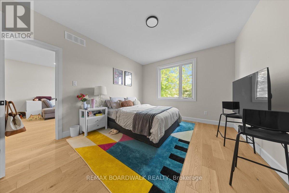 888 CHAPMAN STREET - 17