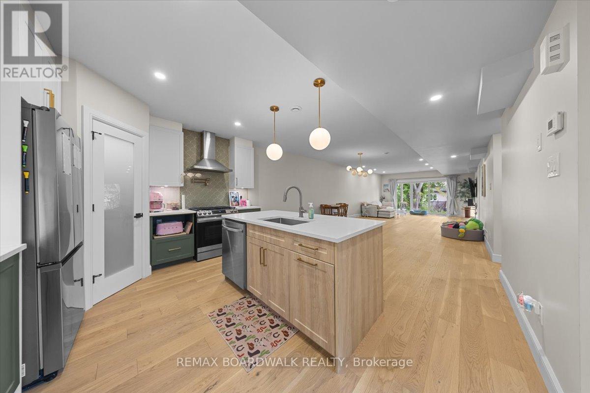 888 CHAPMAN STREET - 21