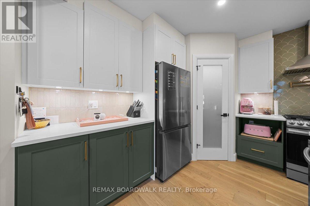 888 CHAPMAN STREET - 22