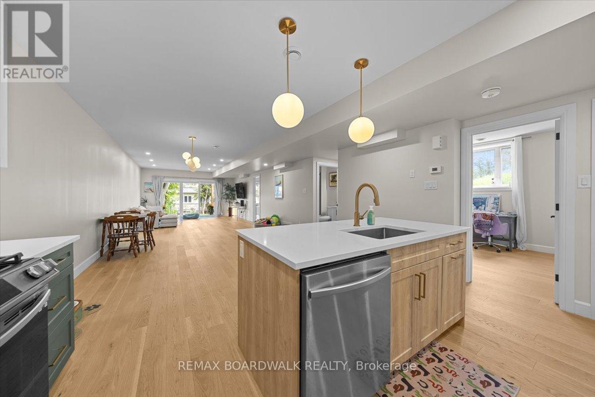 888 CHAPMAN STREET - 24