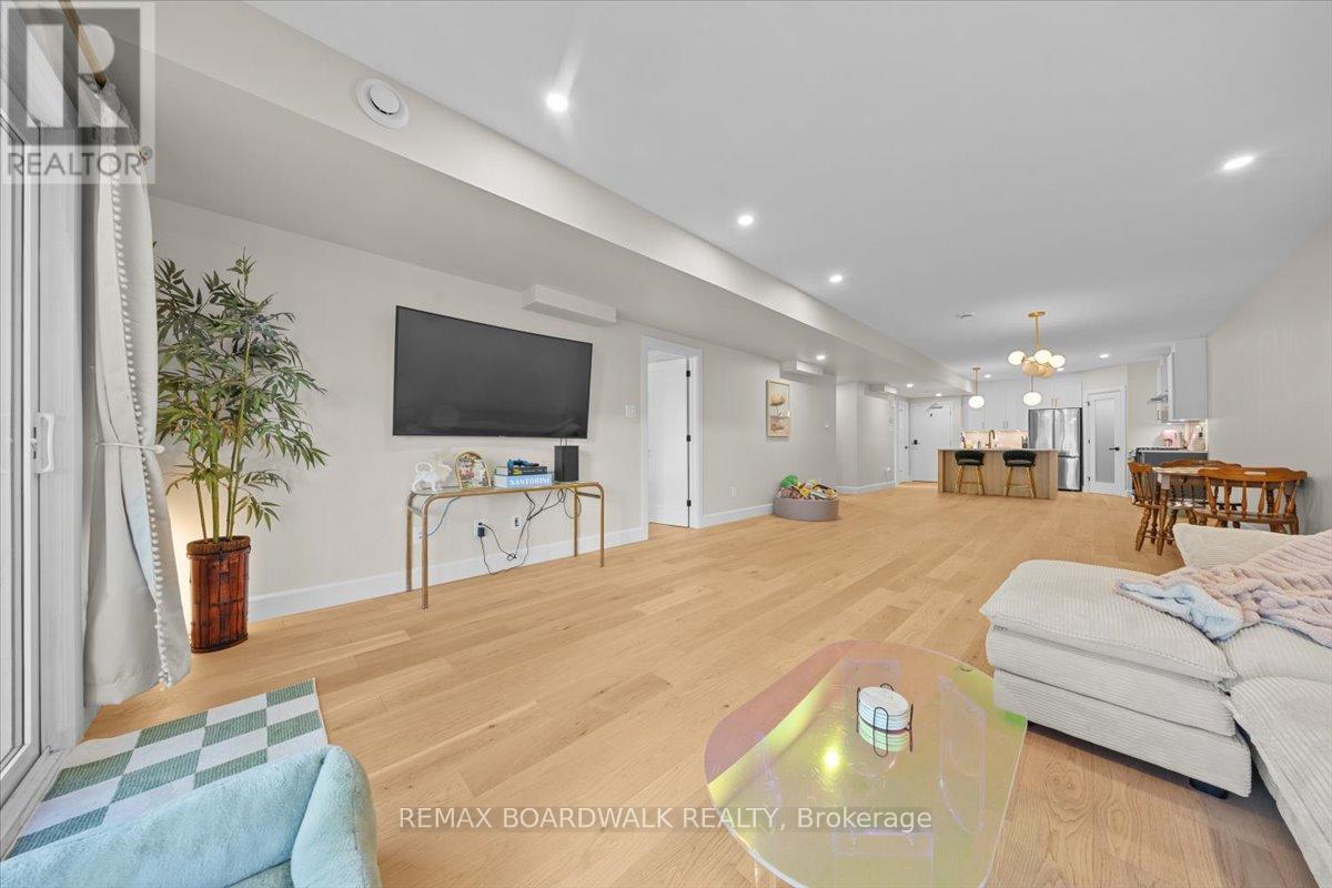 888 CHAPMAN STREET - 32