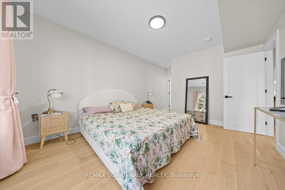 888 CHAPMAN STREET - 34