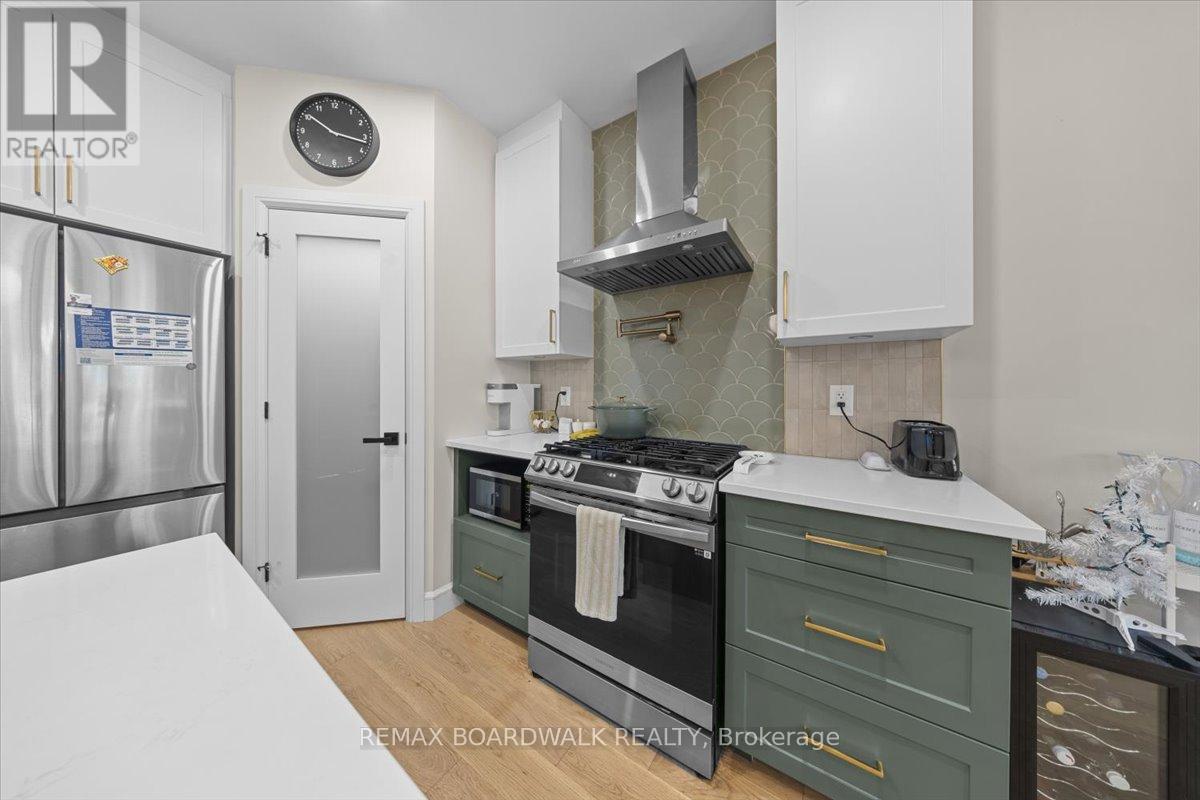 888 CHAPMAN STREET - 6