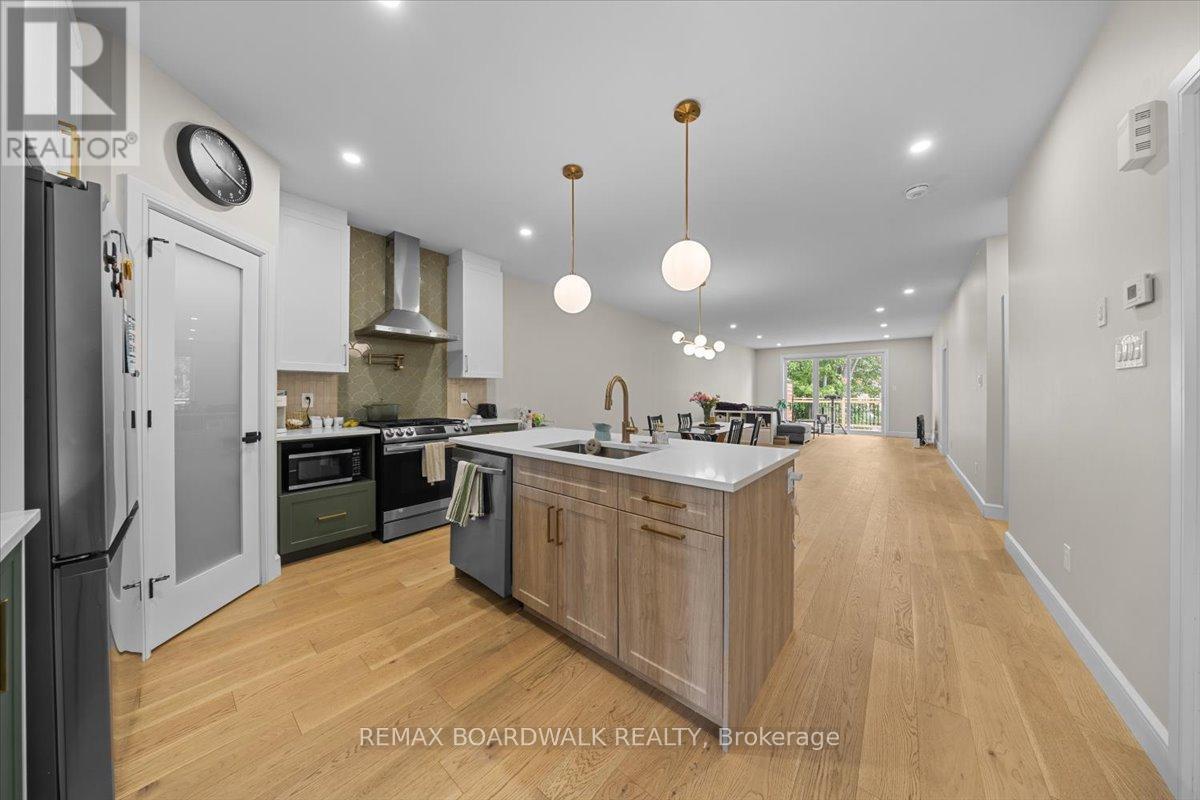 888 CHAPMAN STREET - 8