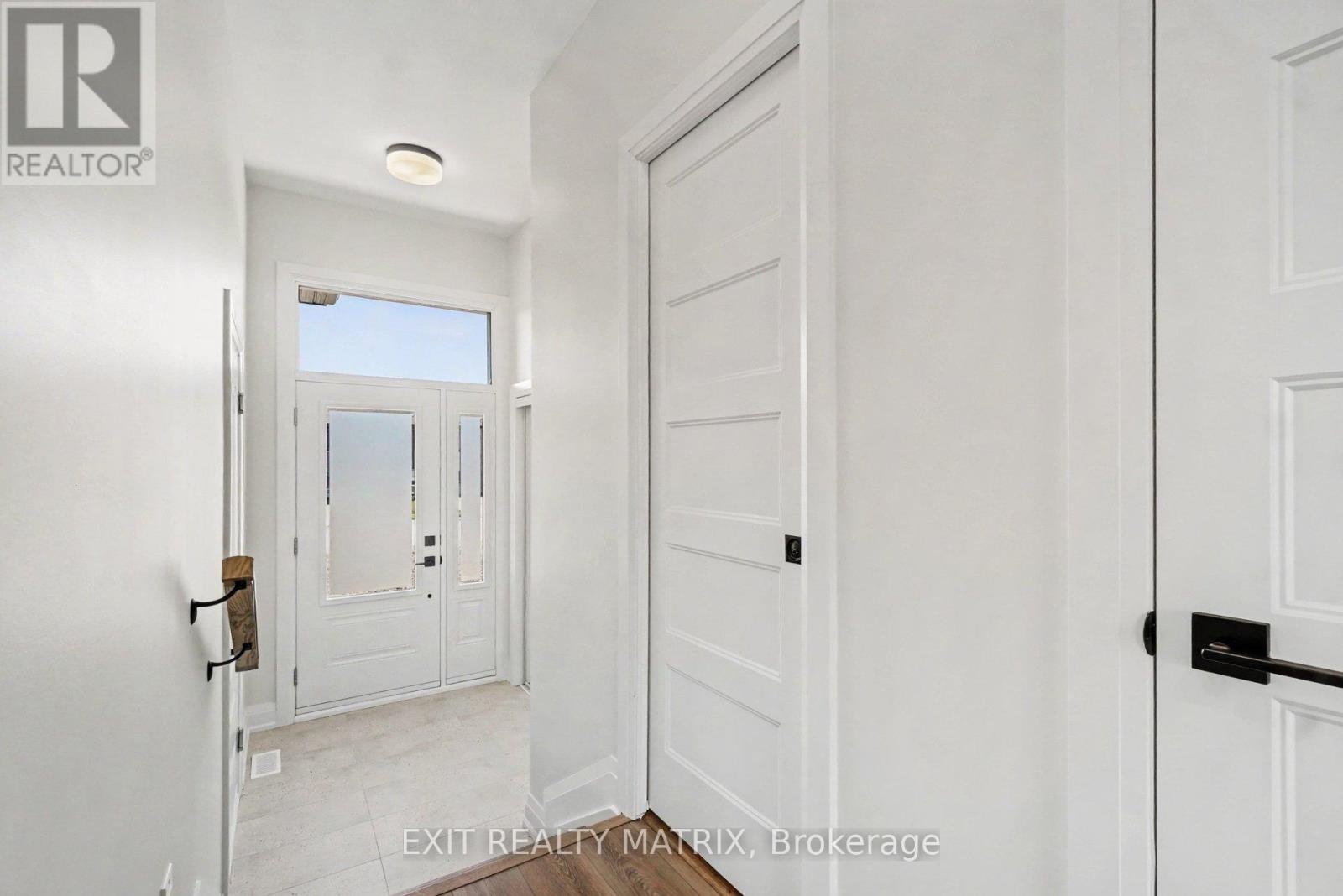 535 REGINA STREET - 3