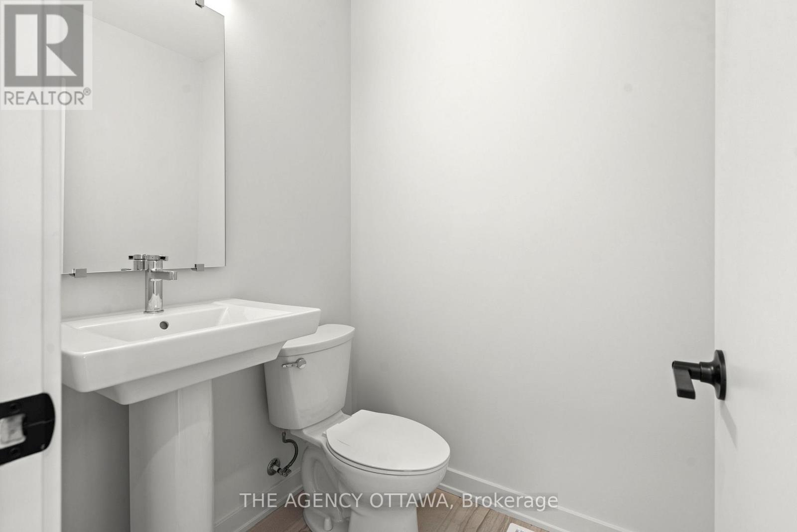 3 Bed, 3 Bath House for Sale in Ottawa – 386 WALDEN DRIVE, Ottawa – MLS# X12845994 - Image 7