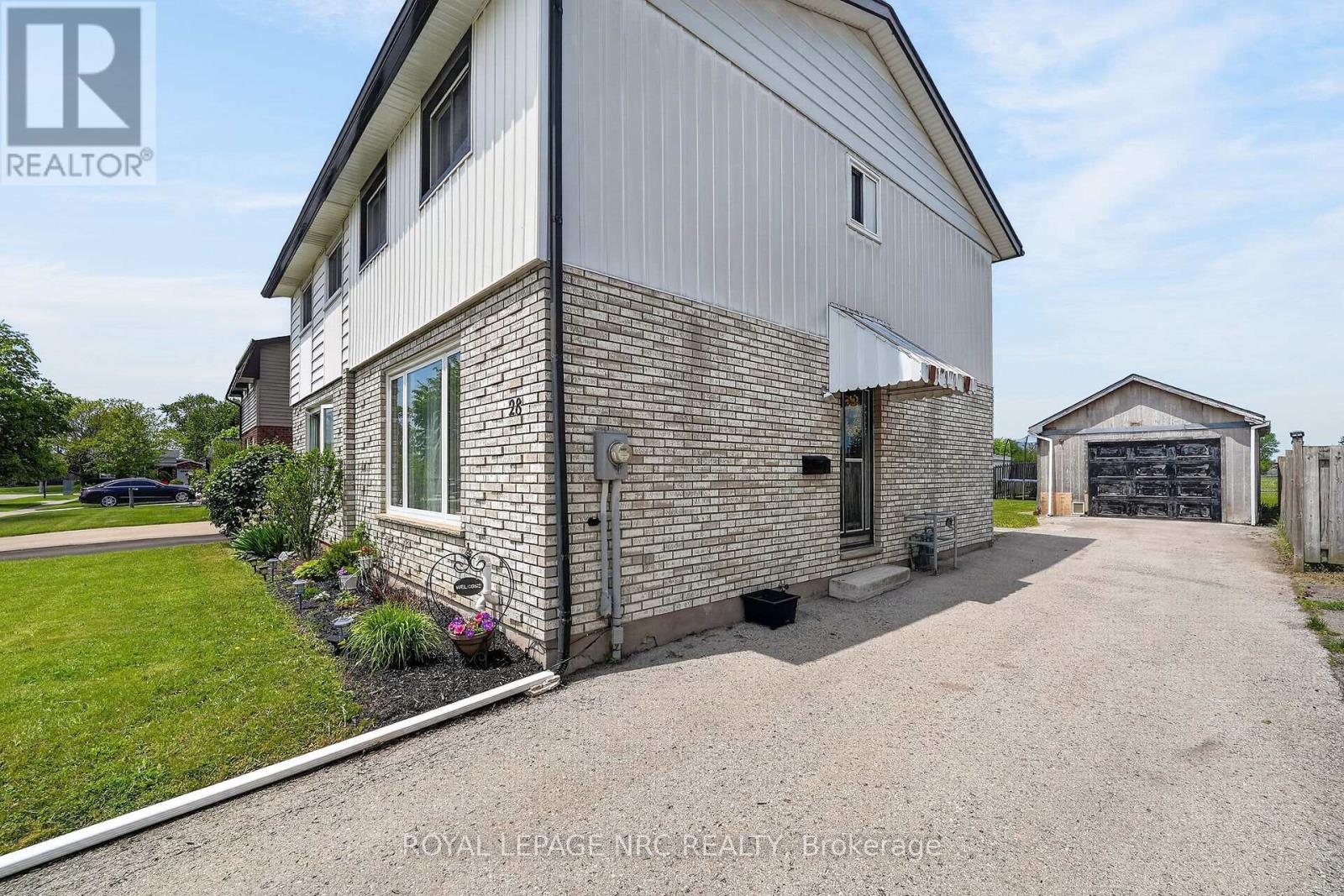 28 CHANTAL COURT - 16