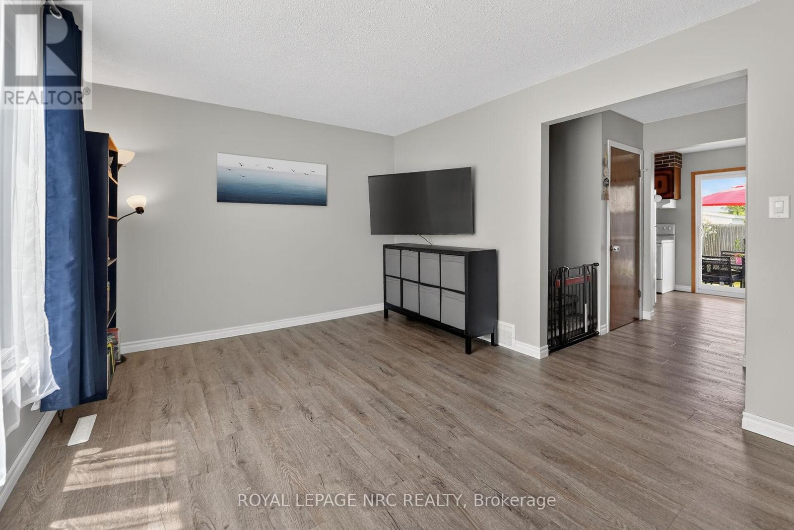 28 CHANTAL COURT - 5