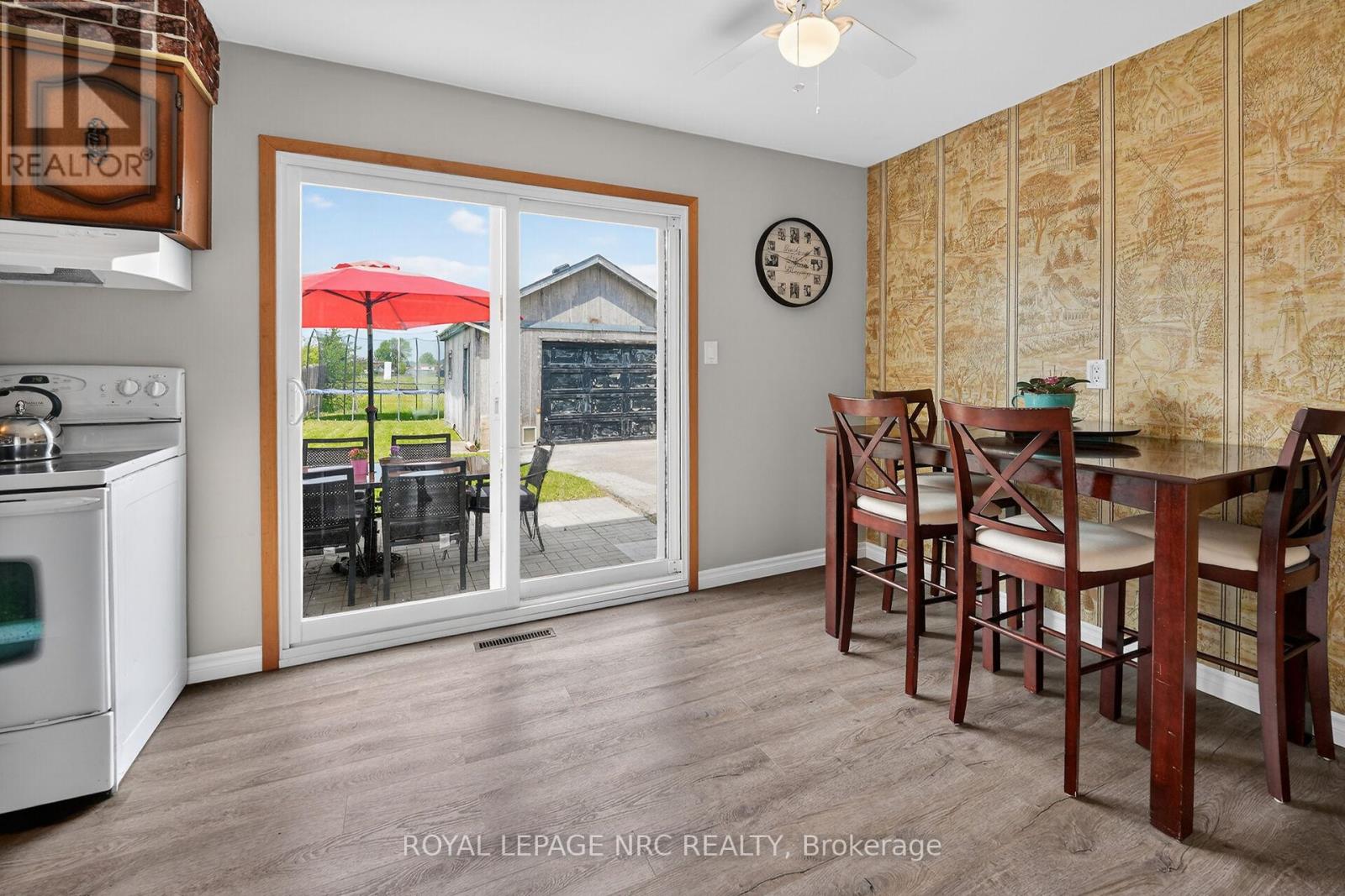 28 CHANTAL COURT - 7