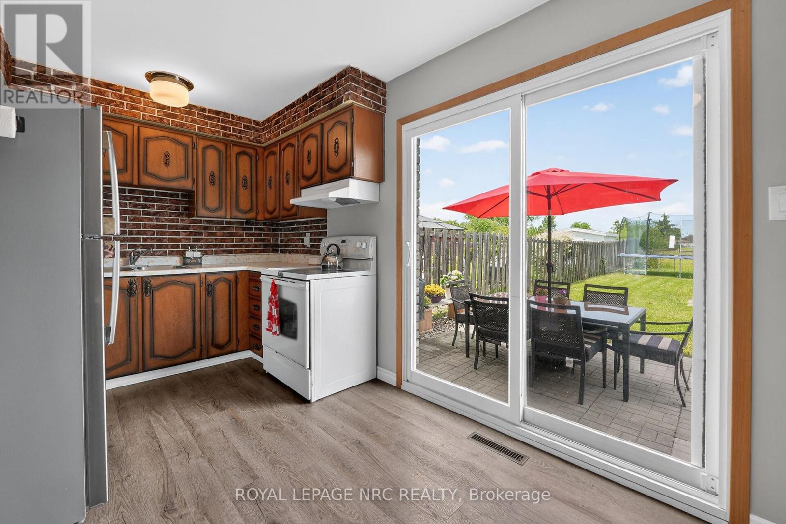 28 CHANTAL COURT - 9