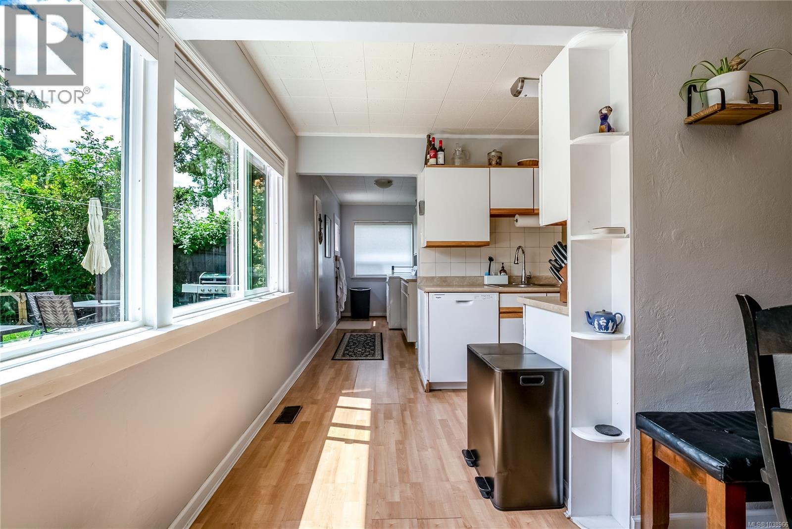  1663 Freeman Avenue, Saanich