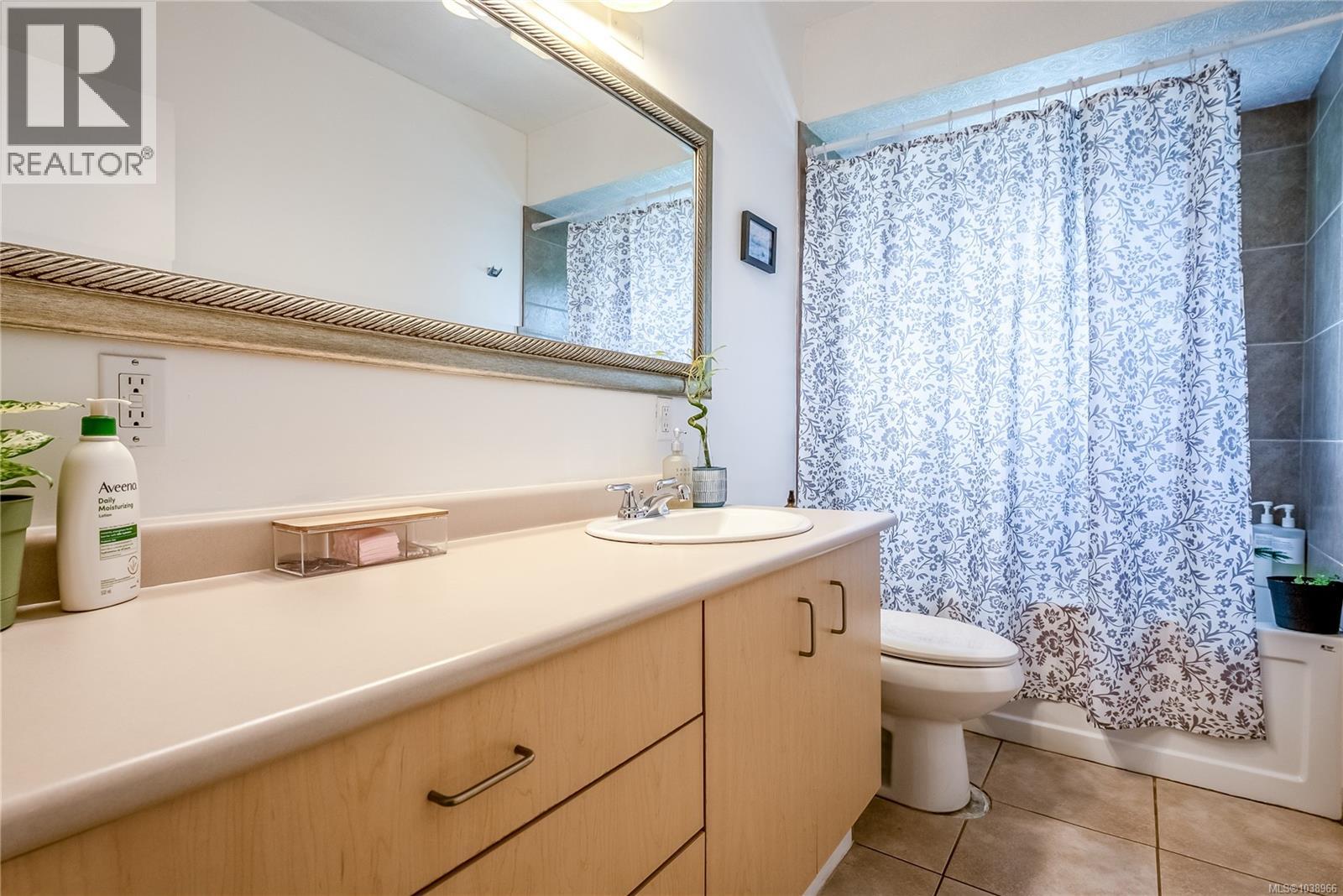 1663 Freeman Ave - 24