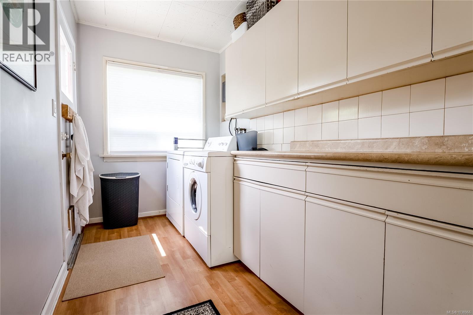 1663 Freeman Ave - 26