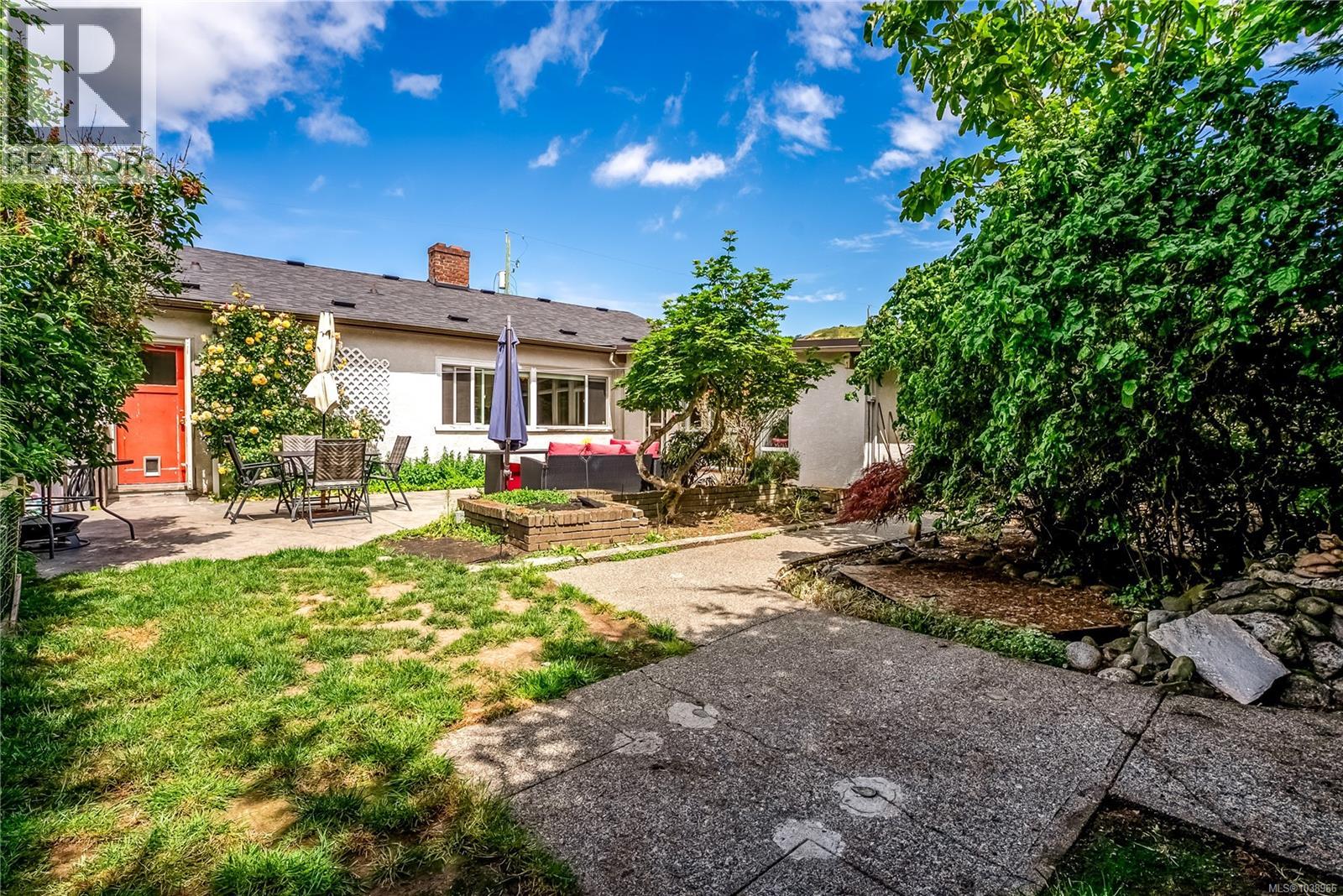 1663 Freeman Ave - 30