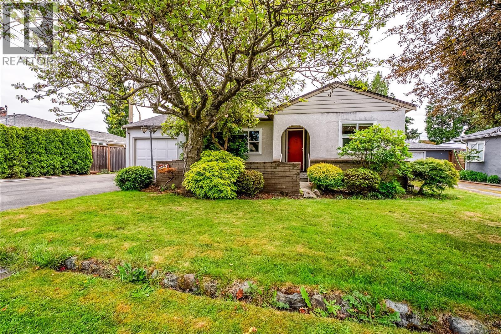  1663 Freeman Avenue, Saanich