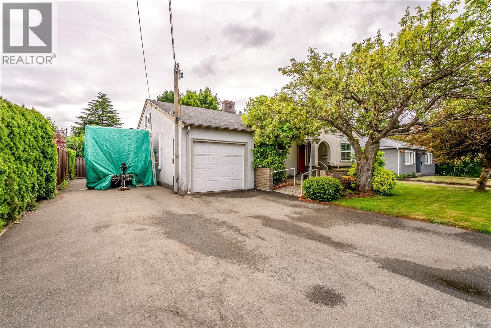  1663 Freeman Avenue, Saanich
