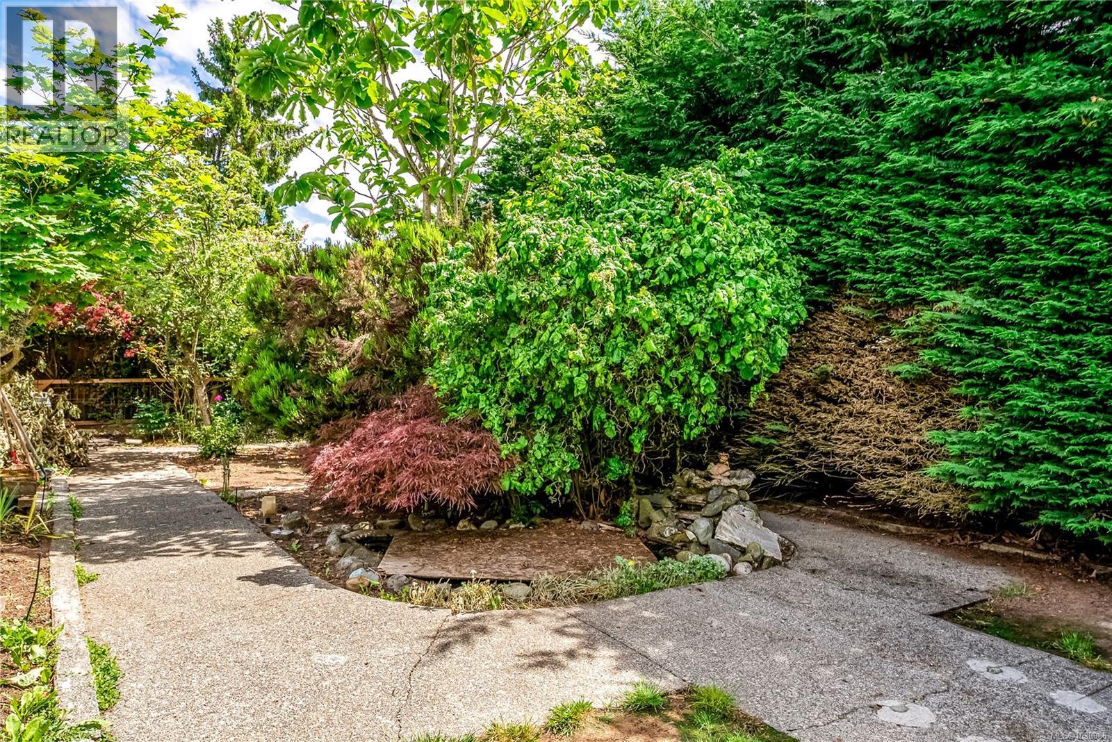 1663 Freeman Ave - 41