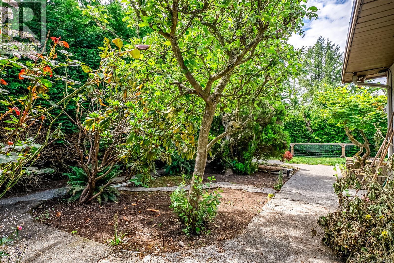 1663 Freeman Ave - 42