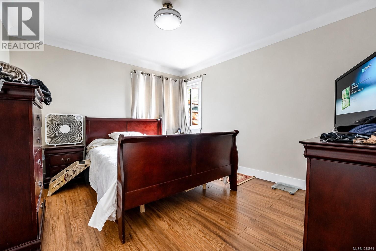 1661 Freeman Ave - 14