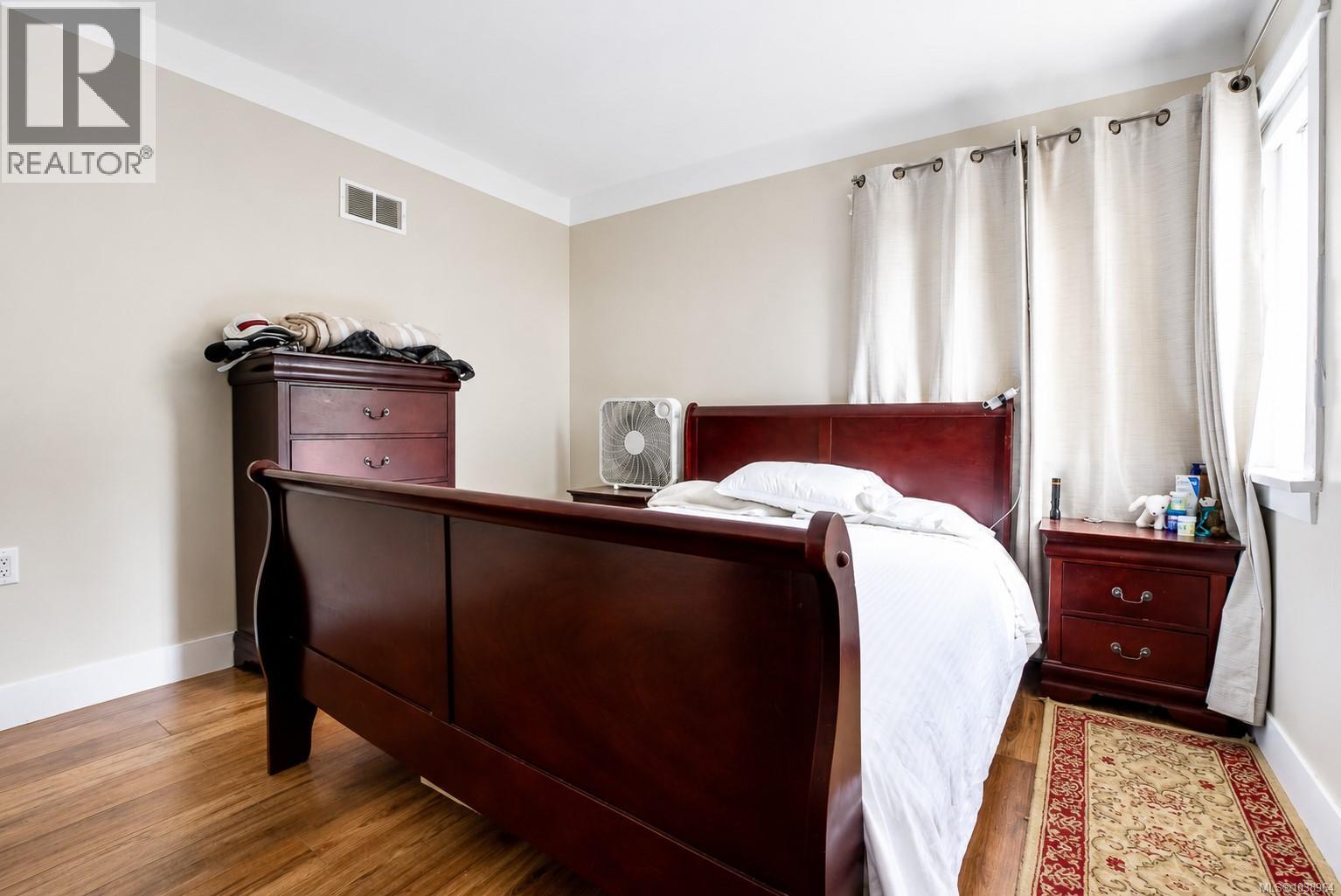 1661 Freeman Ave - 15