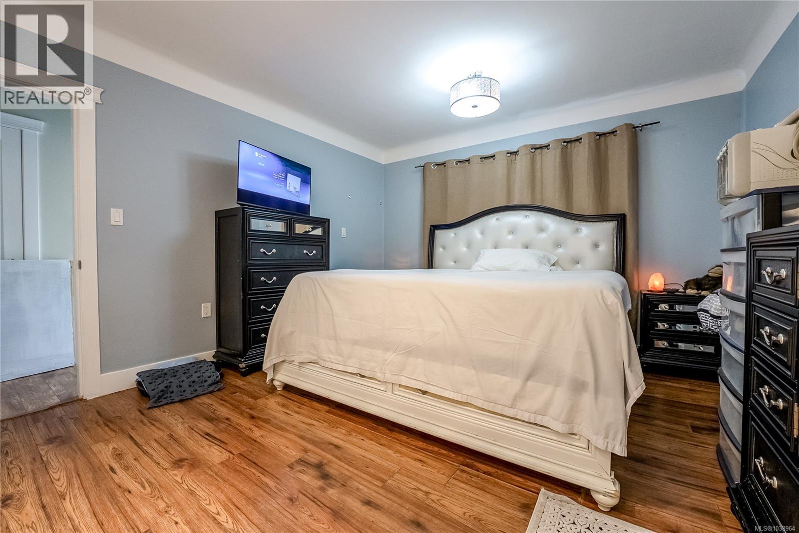 1661 Freeman Ave - 18