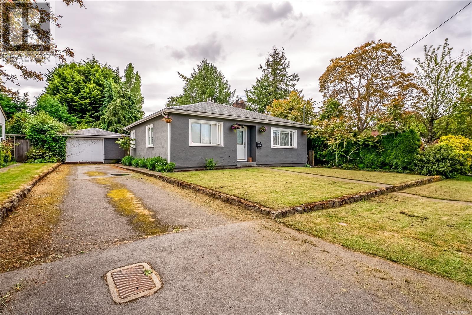 1661 Freeman Ave - 30