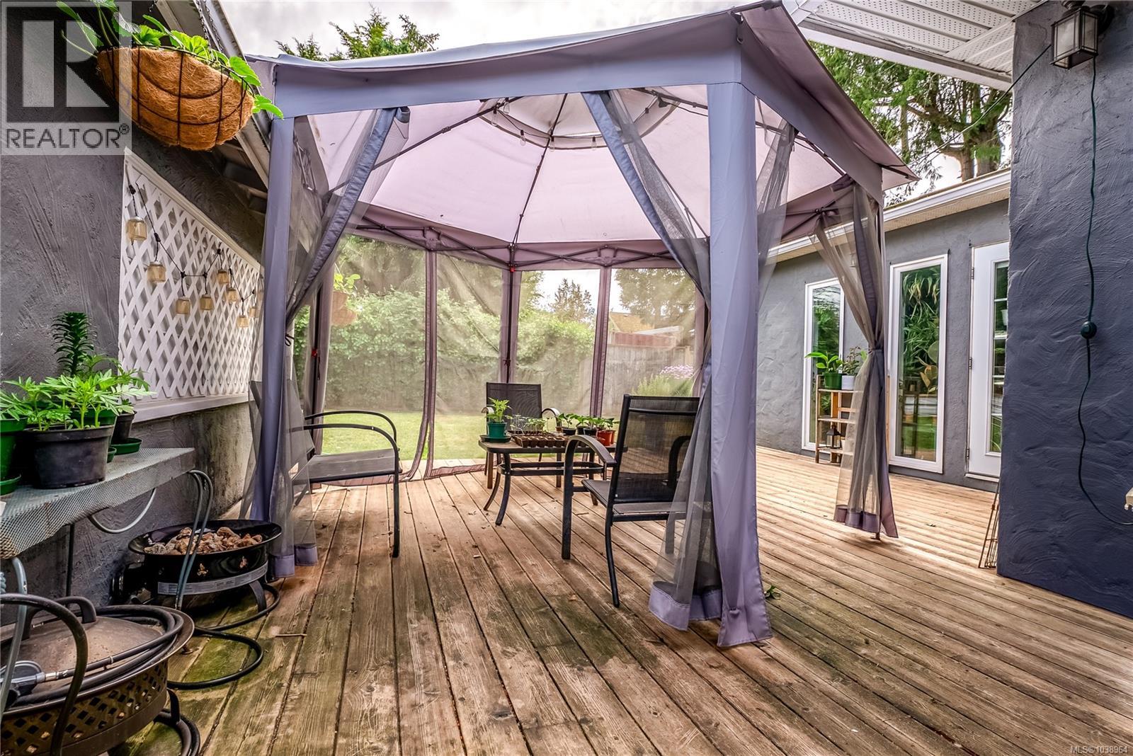  1661 Freeman Avenue, Saanich