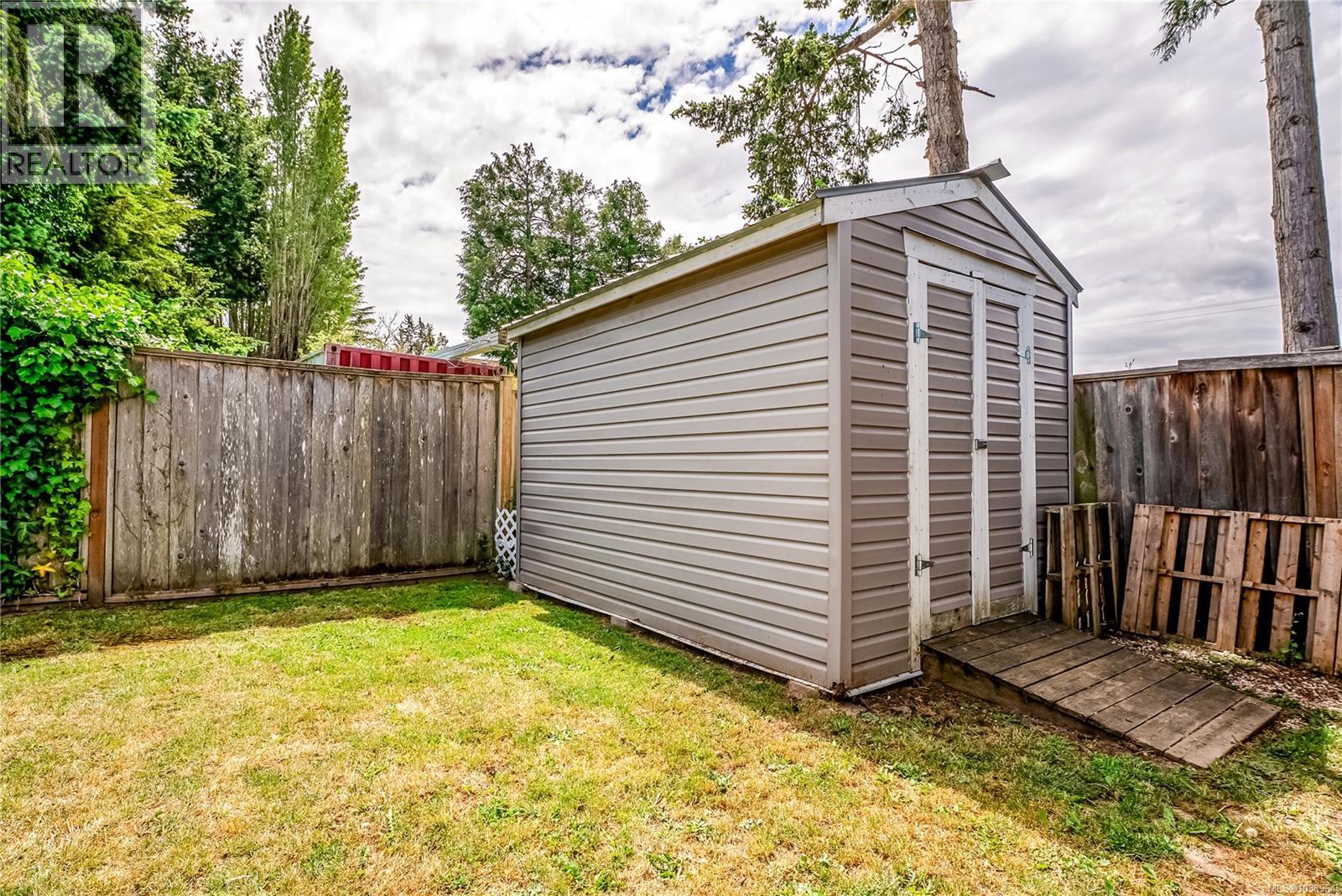 1661 Freeman Ave - 36