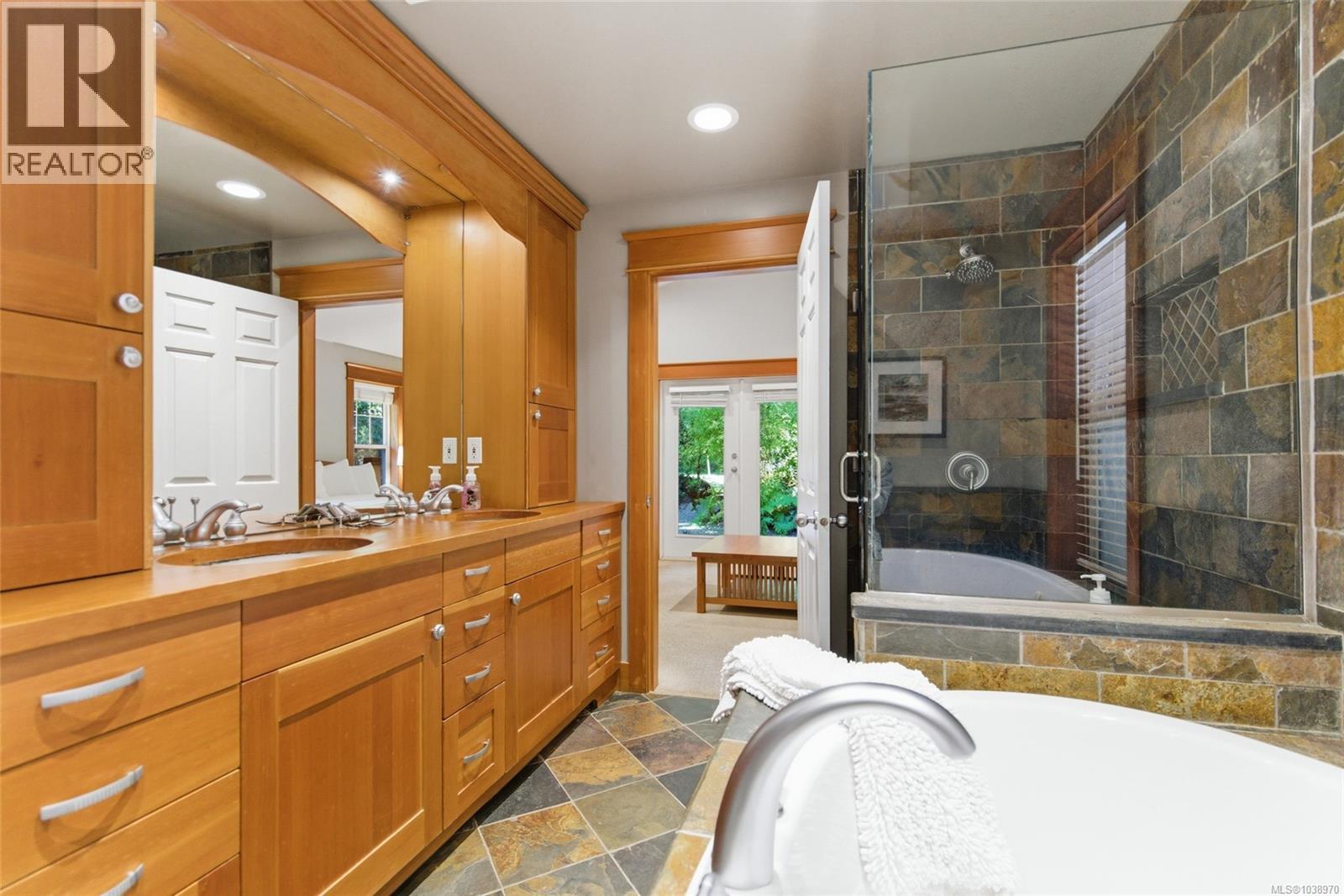 1177 Lynn Rd, Tofino