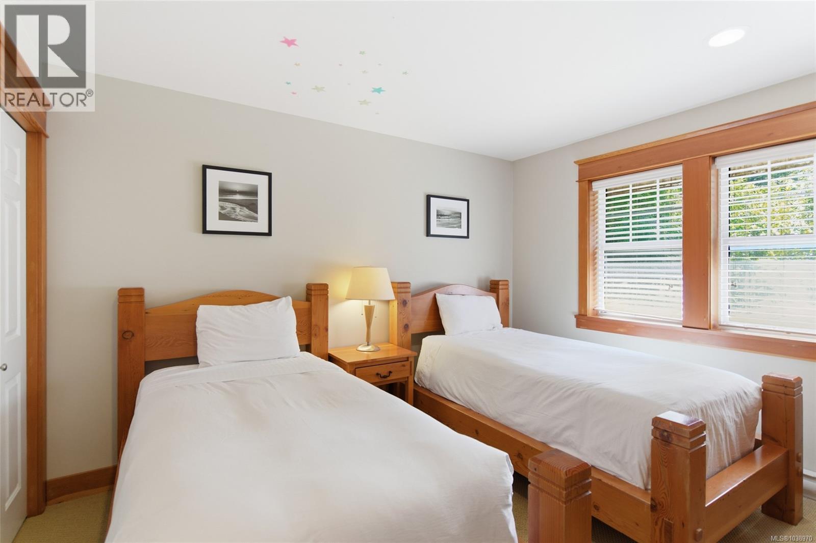 1177 Lynn Rd, Tofino