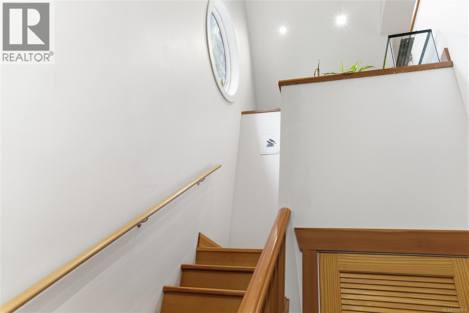 1177 Lynn Rd, Tofino