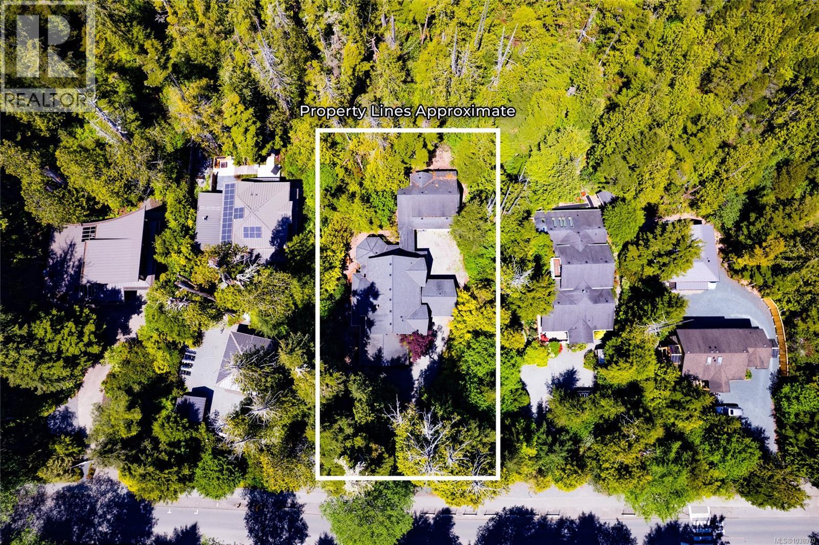 1177 Lynn Rd, Tofino