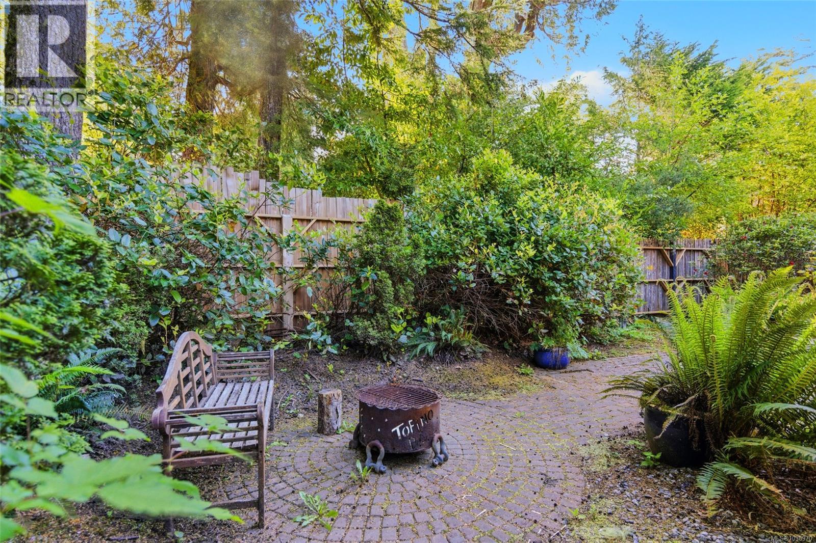 1177 Lynn Rd, Tofino