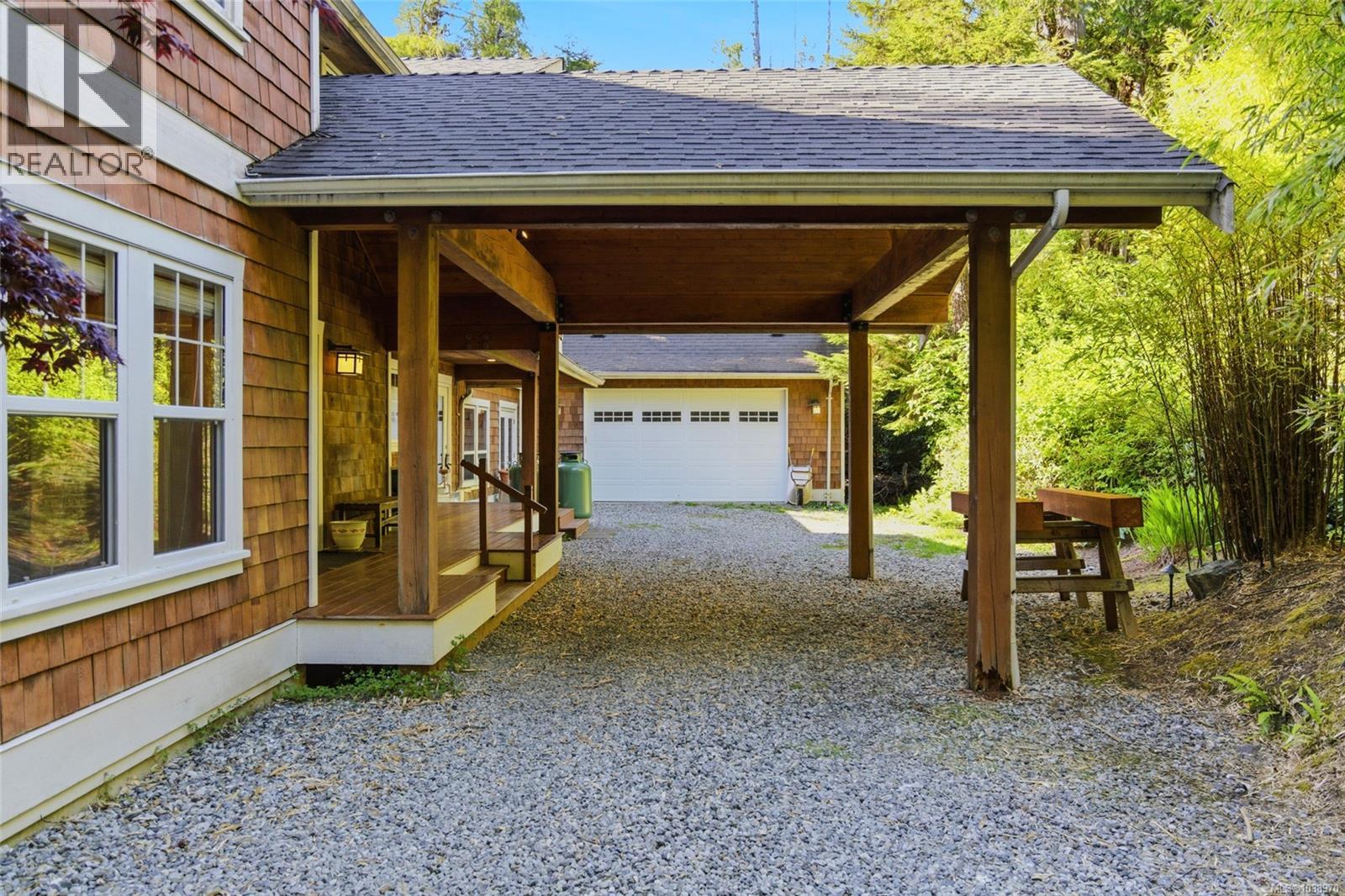 1177 Lynn Rd, Tofino
