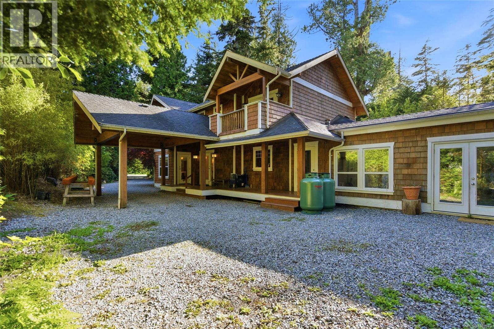 1177 Lynn Rd, Tofino