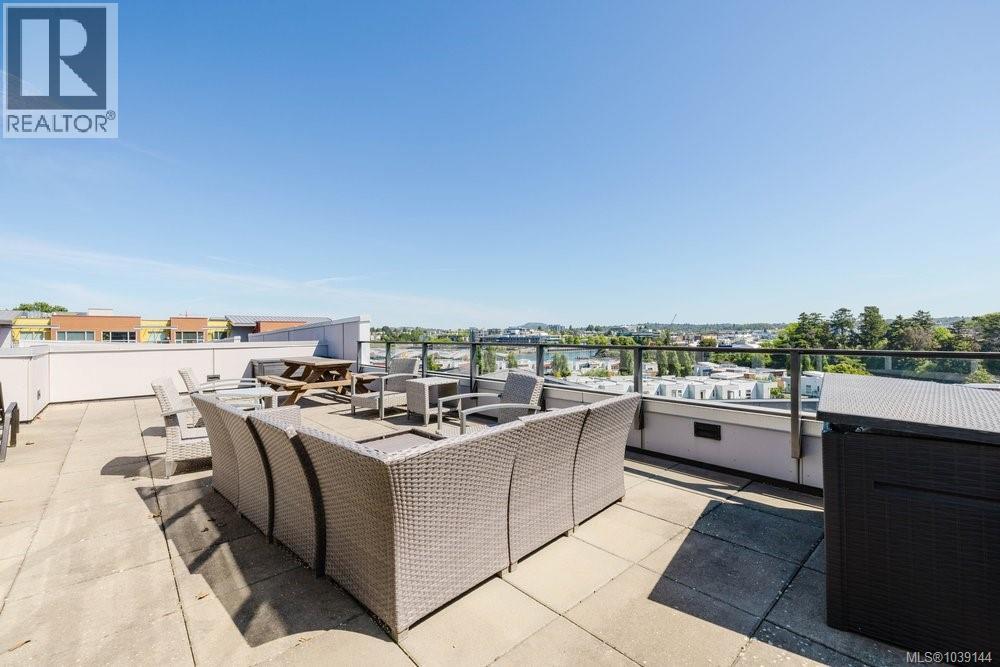 316 767 Tyee Rd, Victoria