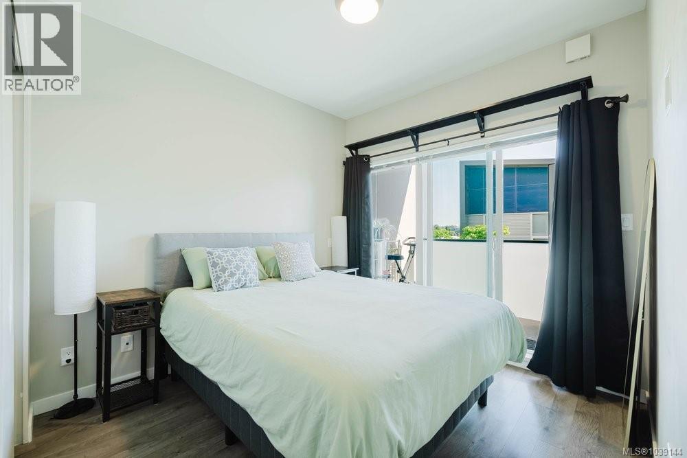 316 767 Tyee Rd, Victoria