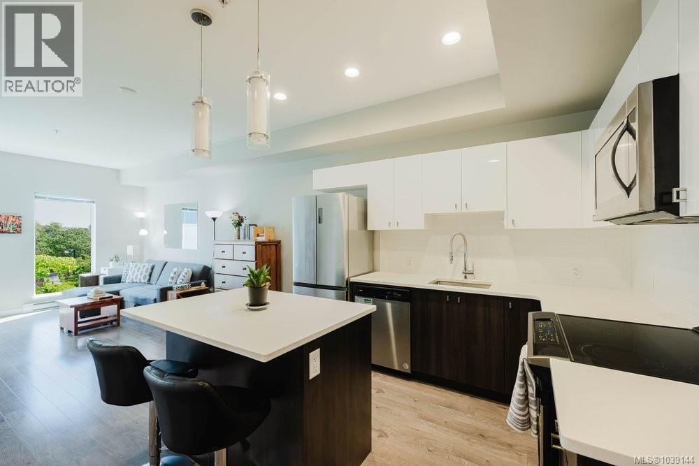 316 767 Tyee Rd, Victoria