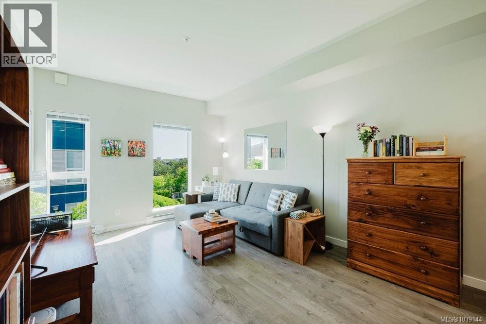 316 767 Tyee Rd, Victoria