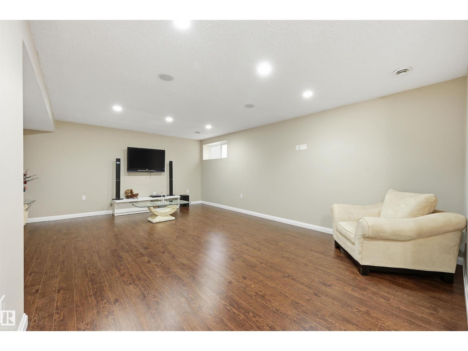 478 AINSLIE CR SW - 48