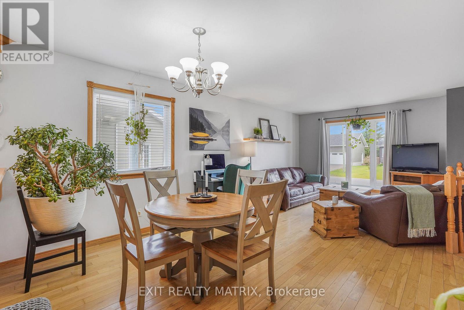 90 RICHARD STREET - 10