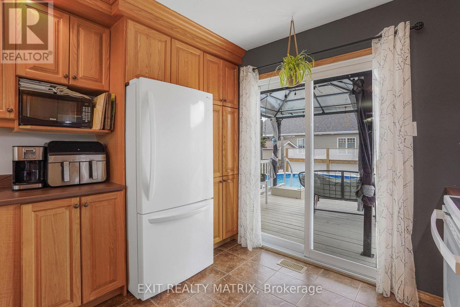 90 RICHARD STREET - 15