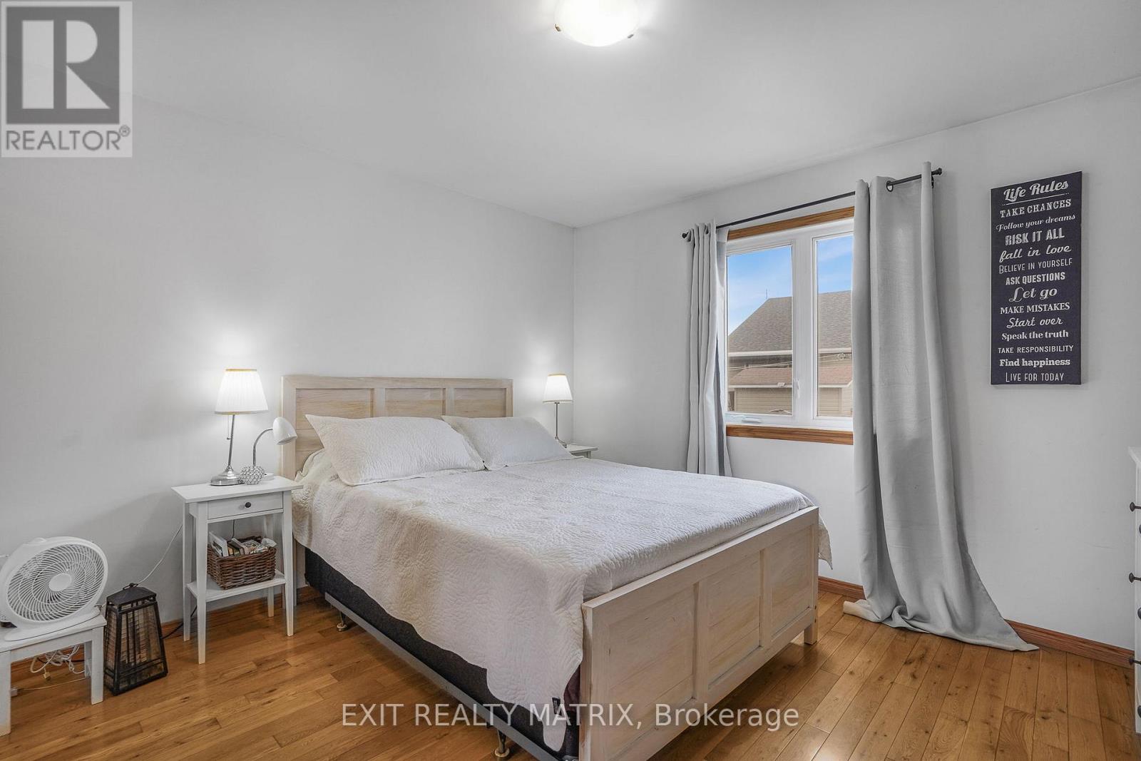 90 RICHARD STREET - 16